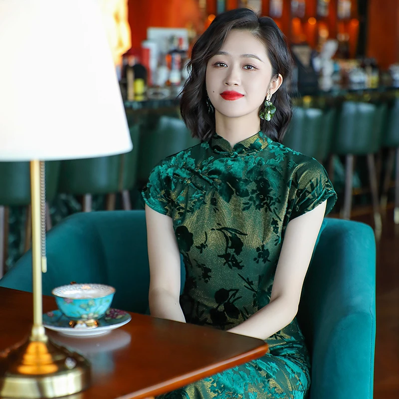 朵拉芭娜端庄优雅旗袍女2025新款复古中式丝绒烧花日常改良绿色