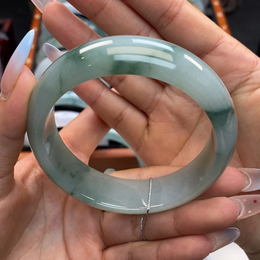 翡翠手镯未镶嵌天然