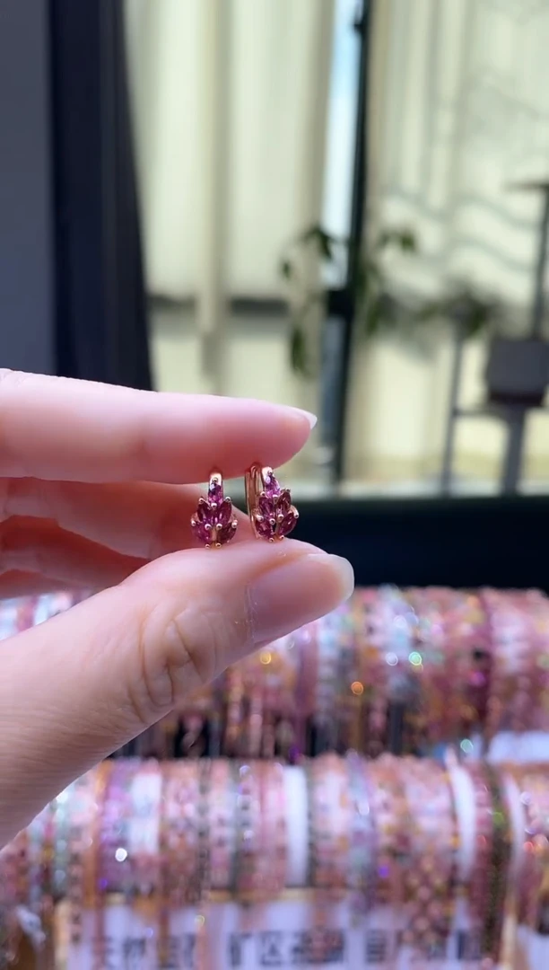 【闪购商品】碧玺耳扣银S925镶嵌634354345354534354