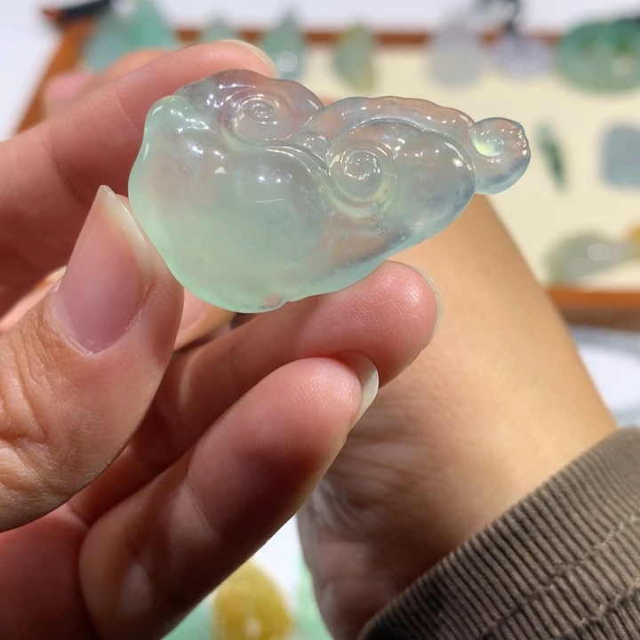 翡翠颈饰未镶嵌如意
