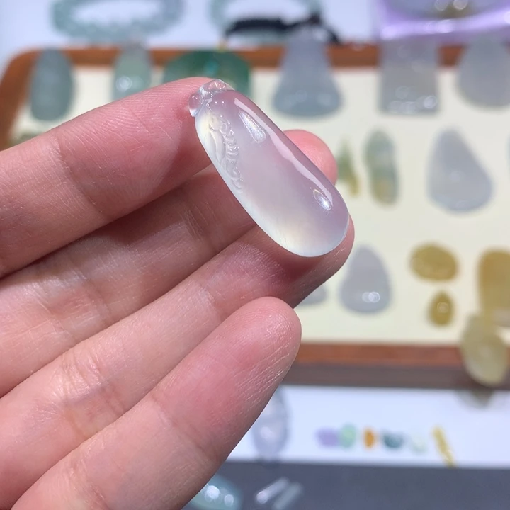 翡翠颈饰未镶嵌福瓜