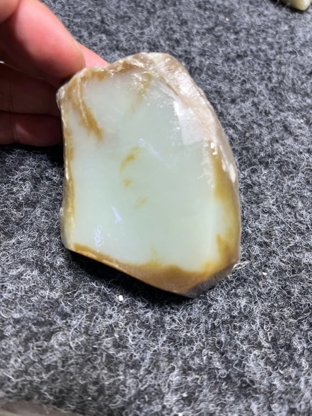 新疆山料且末料奇石毛料