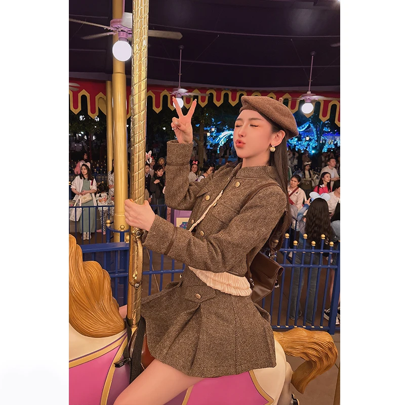 毛妮LADIESFIRST【花边拼接】热力感 小香风立领气质短外套女 D8870