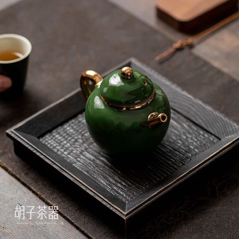 国宝窑周艺林翡翠绿镶金美人茶壶  2398