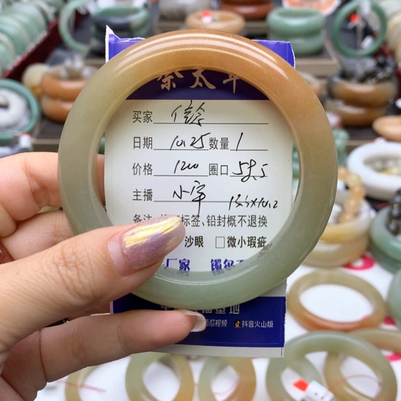 【闪购商品】石英质玉手镯未镶嵌信***念