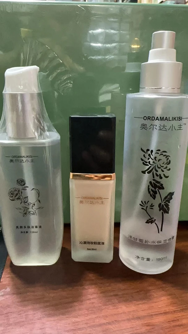 粉底液，补水保湿喷雾，美颜多脑洁面液