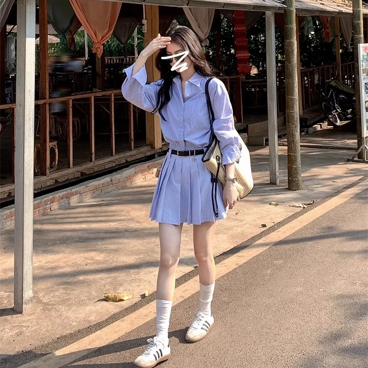 学院风时尚穿搭套装女2024早秋新款蓝色条纹衬衫百褶半身裙两件套