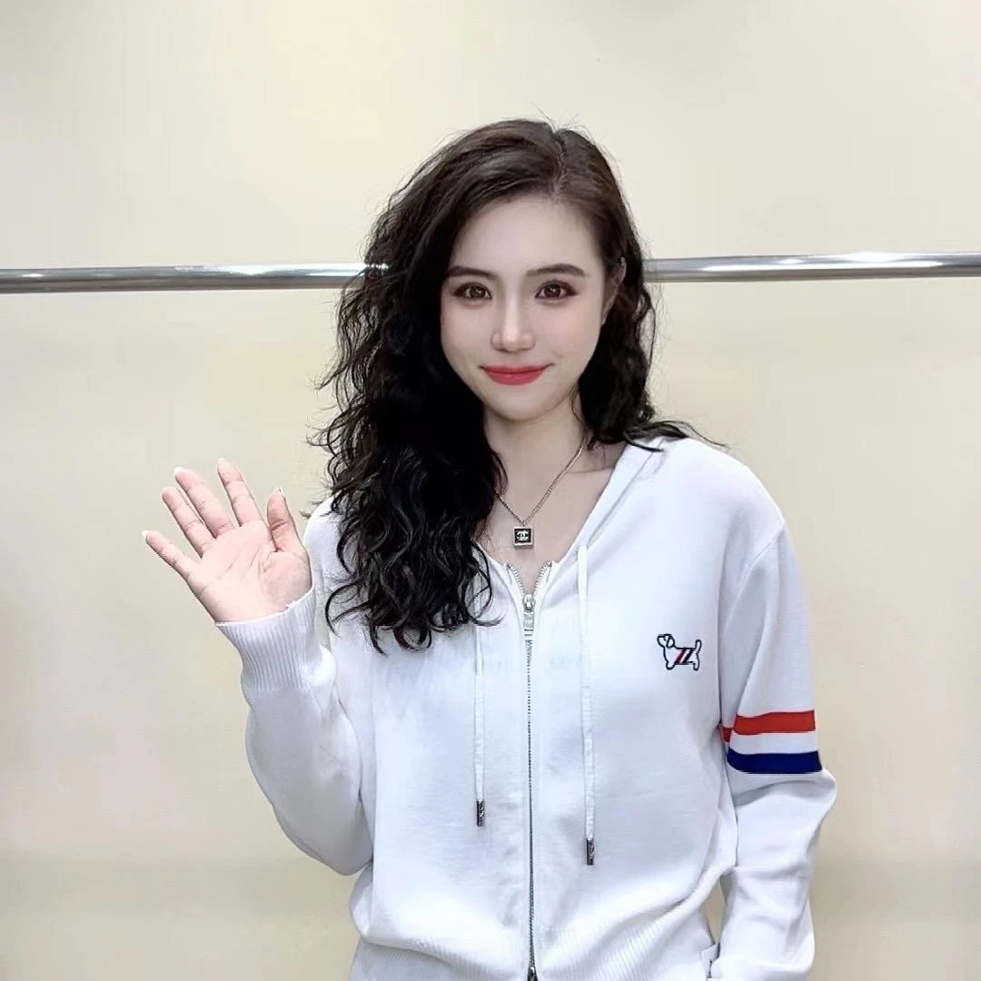 小红精选~~随机美衣【款式尺码随机】