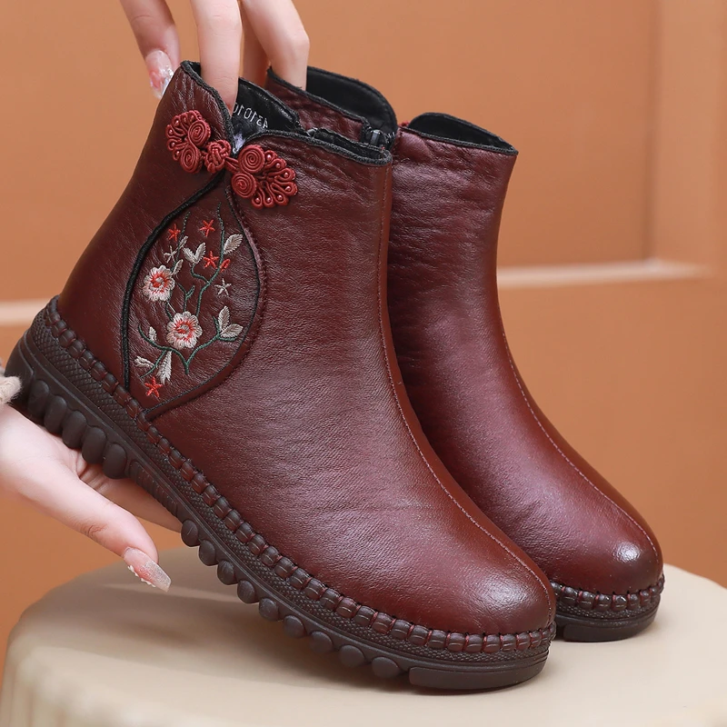 冬季老北京布鞋女靴子加绒保暖防水妈妈棉鞋软底防滑短靴老人棉靴