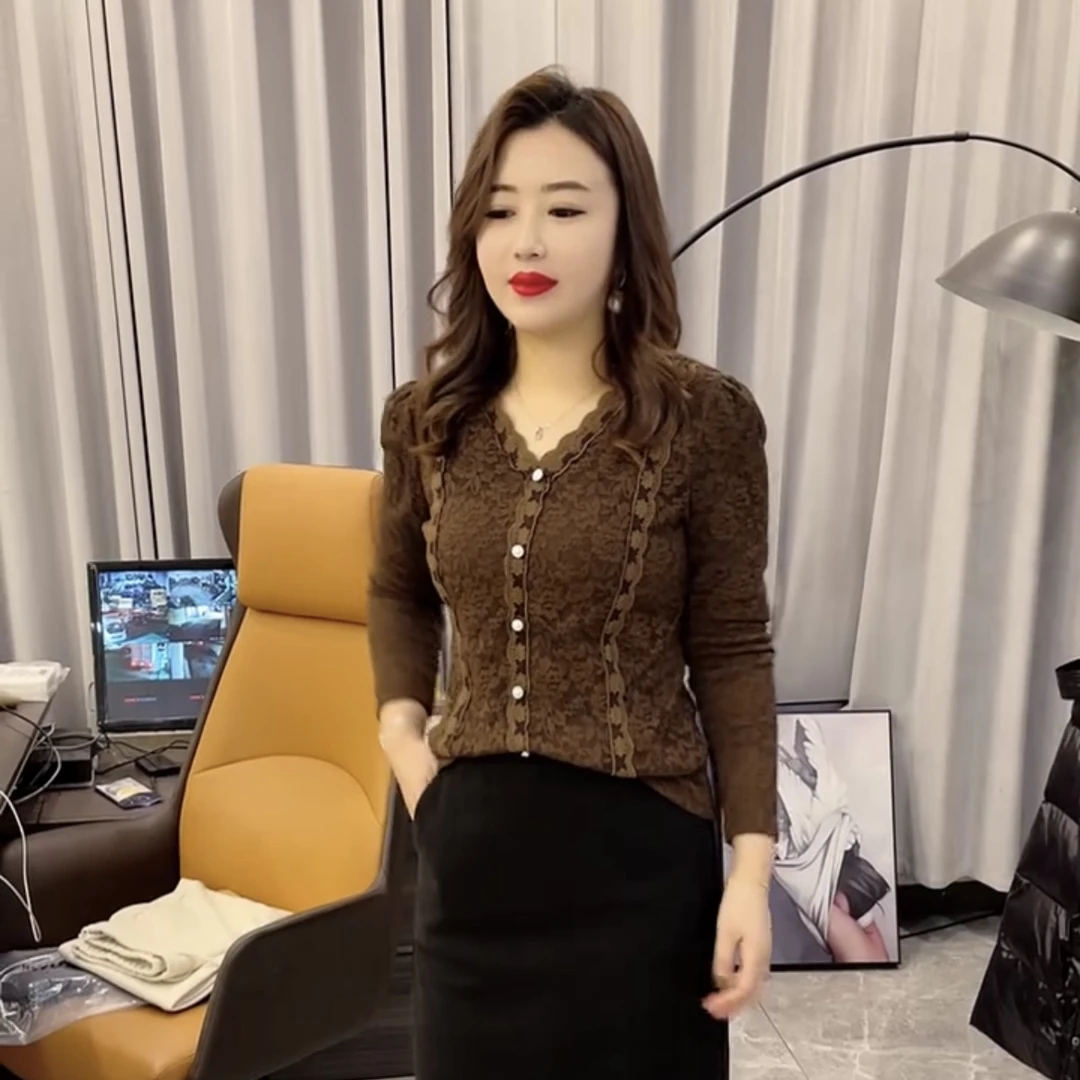 新款时尚气质V领蕾丝花边加绒保暖洋气显瘦上衣