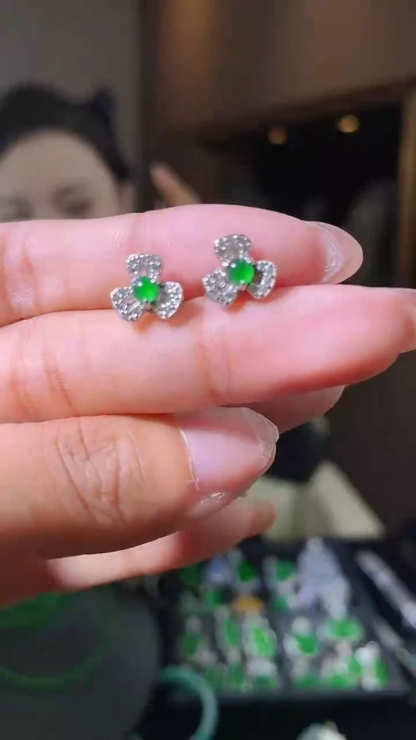 【闪购商品】翡翠耳钉银S925镶嵌天然翡翠