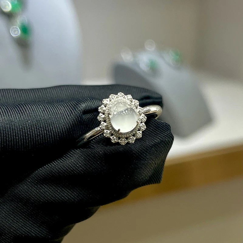 【哈妮珠宝】天然缅甸A货翡翠 18K金 蛋面白冰戒指