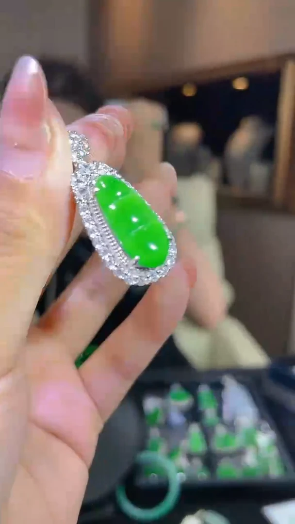【闪购商品】翡翠吊坠银S925镶嵌天然翡翠