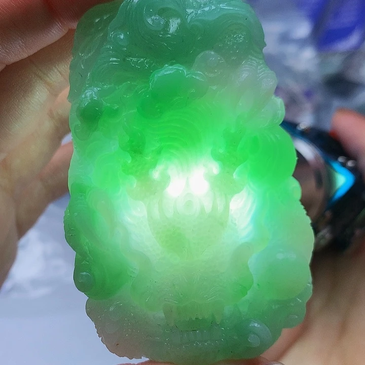 定制翡翠未镶嵌龙牌