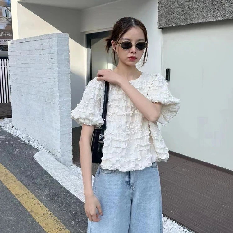 2025年韩版夏季泡泡袖蕾丝气质圆领宽松甜美设计感上衣