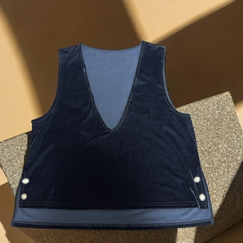 新款黑色深V领丝绒背心四粒扣设计显瘦马甲607