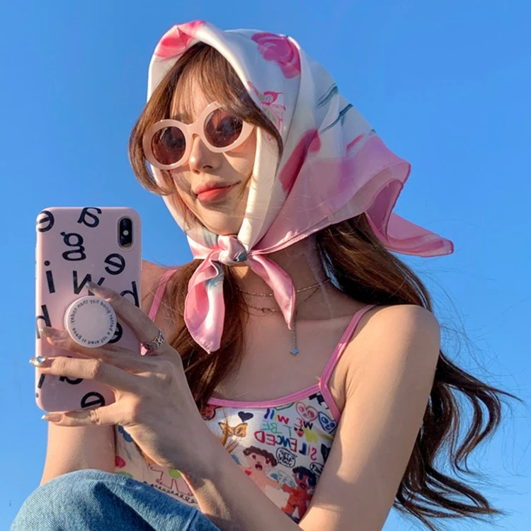 春季印花小方巾网红法式复古女百搭夏季防晒丝巾ins海边沙滩头巾