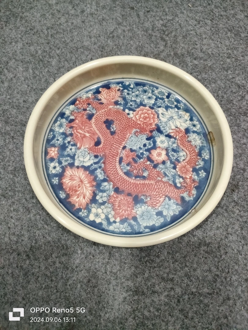 景德镇高温瓷，黄嘻嘻壶承，画面龙