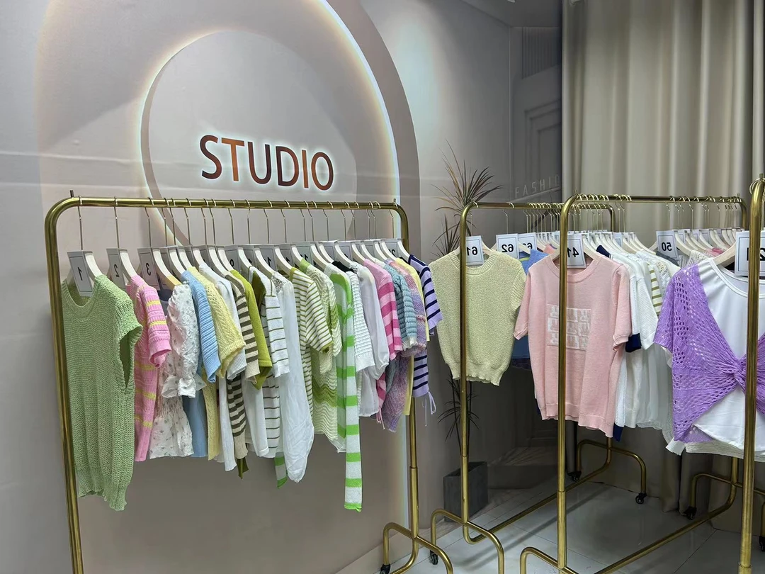 随机增送精品针织毛衣一件