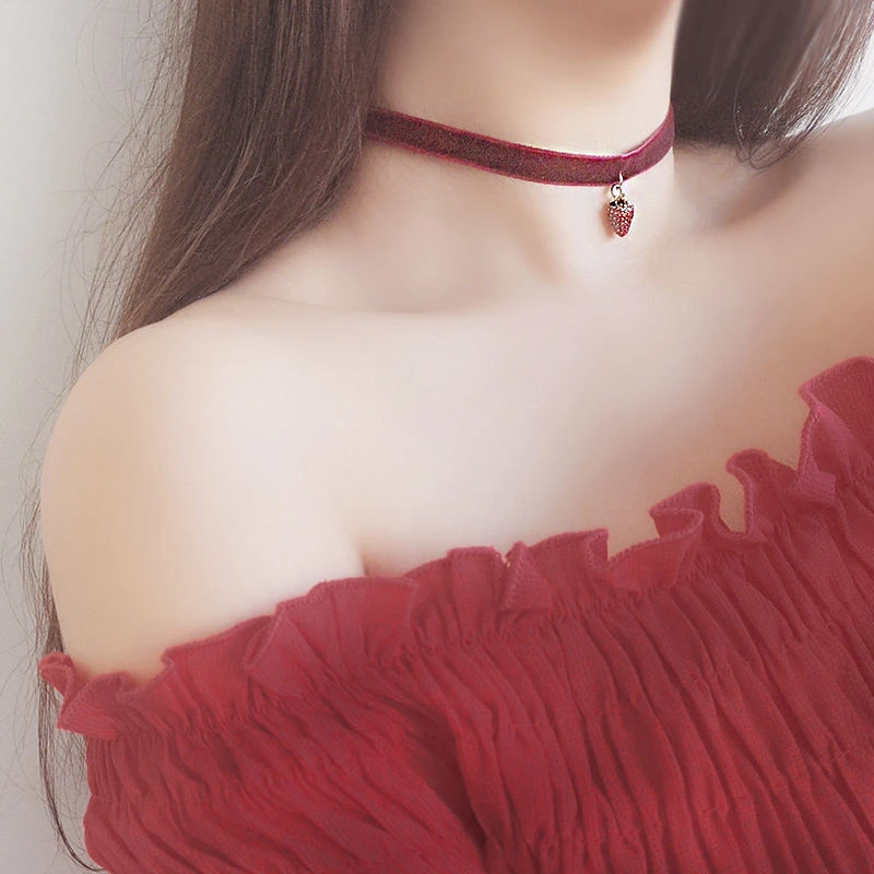 choker红色草莓项圈女复古酒红丝绒颈链日韩锁骨项链颈带脖子饰品