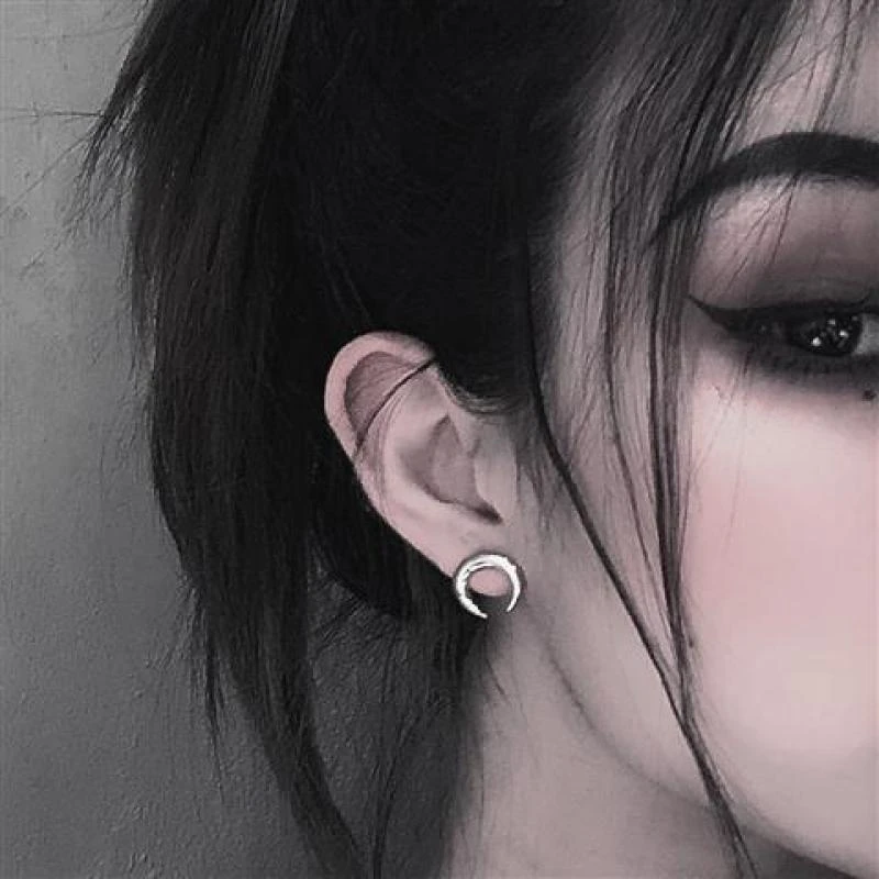 朋克冷淡风酷帅复古月牙月亮耳钉耳饰男女潮欧美暗黑百搭个性耳环