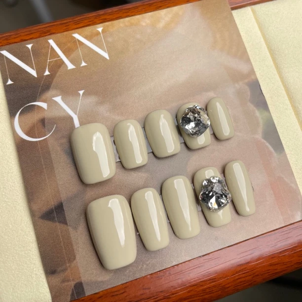 【奶油】新款纯手工穿戴甲-奶黄色极致单色跳钻K9美甲贴片