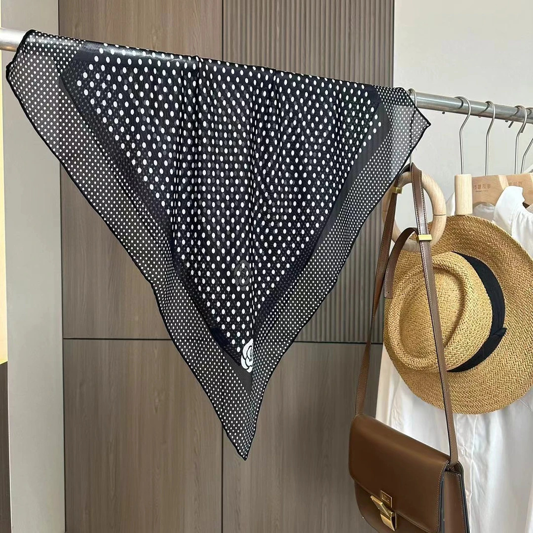 Qiantang Story/钱塘故事真丝西丽纱-70方巾山茶波点丝巾65*65cm