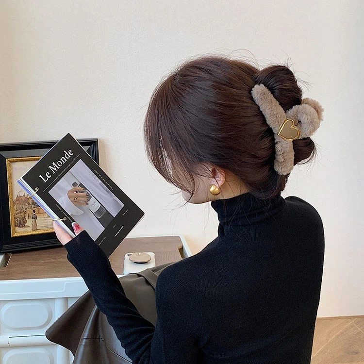 【朝暮】女秋冬毛茸茸头饰超大号毛绒爱心抓夹后脑勺高级感发夹