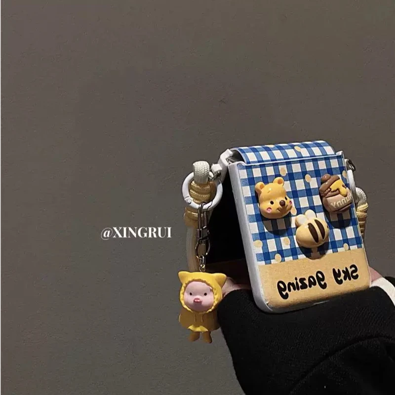 可爱立体蜂蜜小熊挂件手绳适用华为pocket2/s折叠屏手机壳zflip6