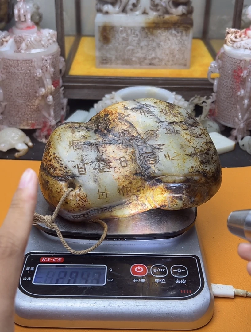 收藏新疆精品摆件一件