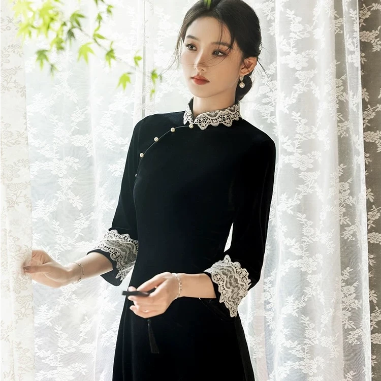 黑色丝绒旗袍2024新款秋冬长袖气质高端新中式复古蕾丝边连衣裙