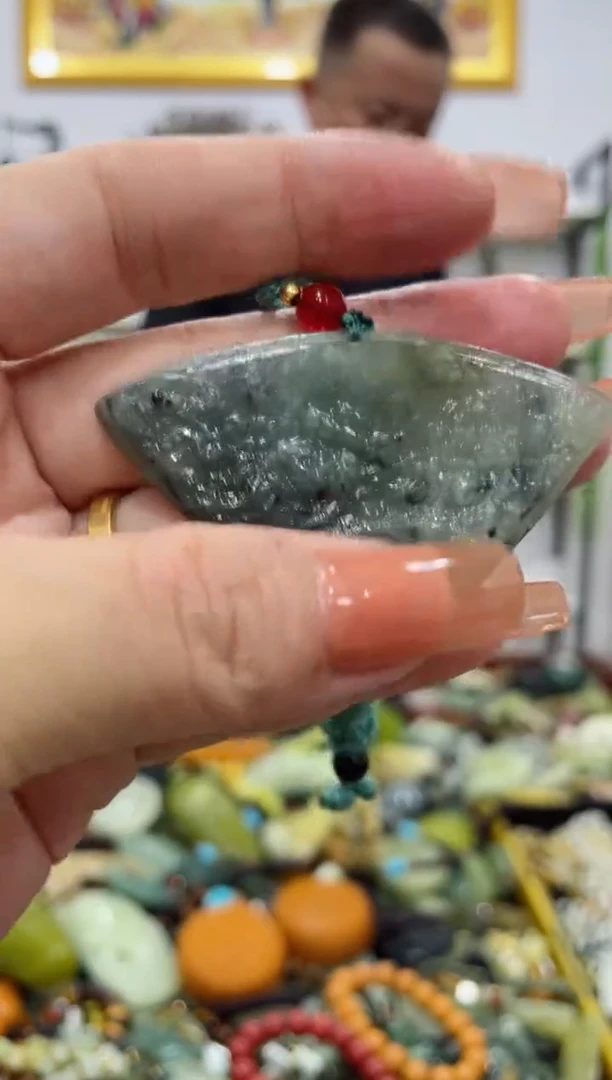 【闪购商品】蛇纹石玉颈饰未镶嵌1