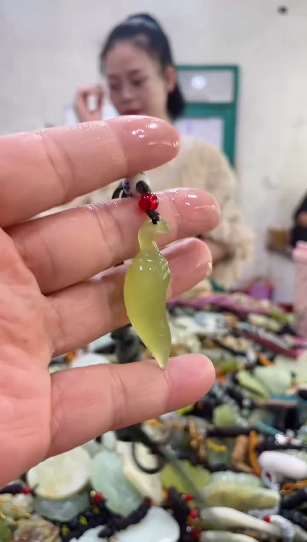【闪购商品】蛇纹石玉吊坠未镶嵌1