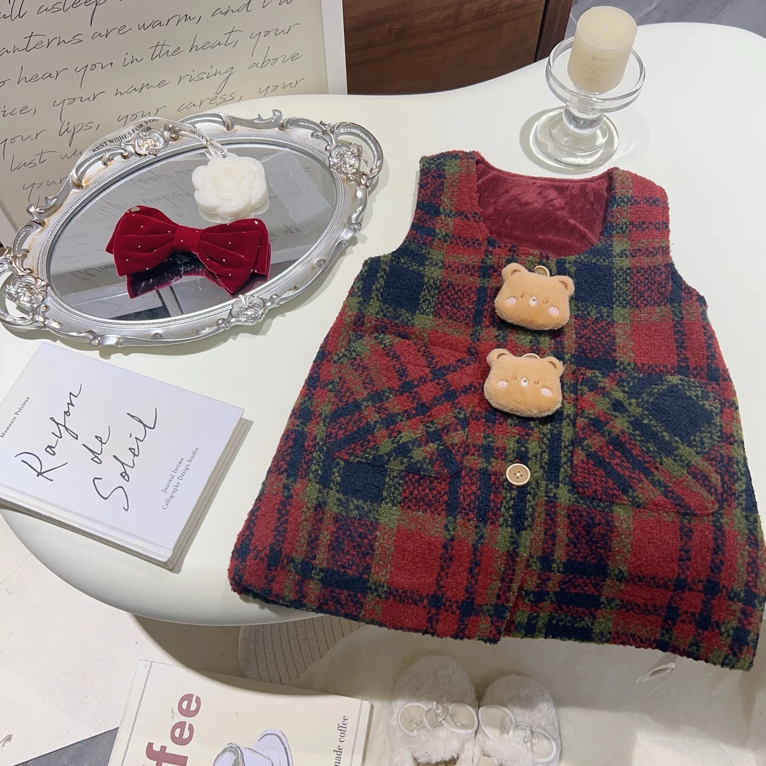 2023秋冬新款女童呢子新年红色格纹可爱小熊背心裙小香风