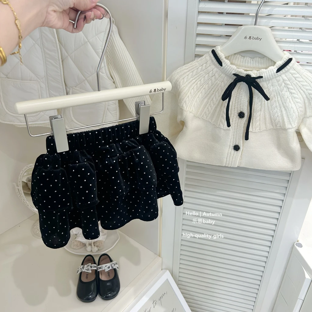 【乐恩童装】女童冬季过年服加厚白色毛衣黑色加绒蛋糕裙时髦两件套