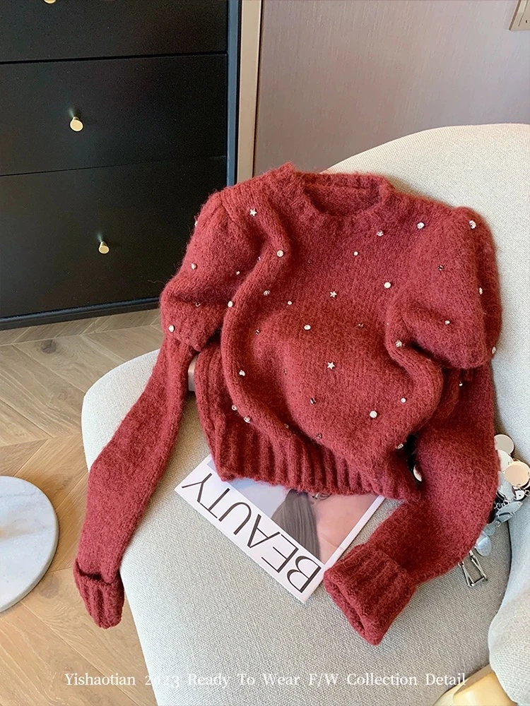红色钉珠圆领泡泡袖毛衣女秋冬2024设计感显瘦气质短款软糯针织衫