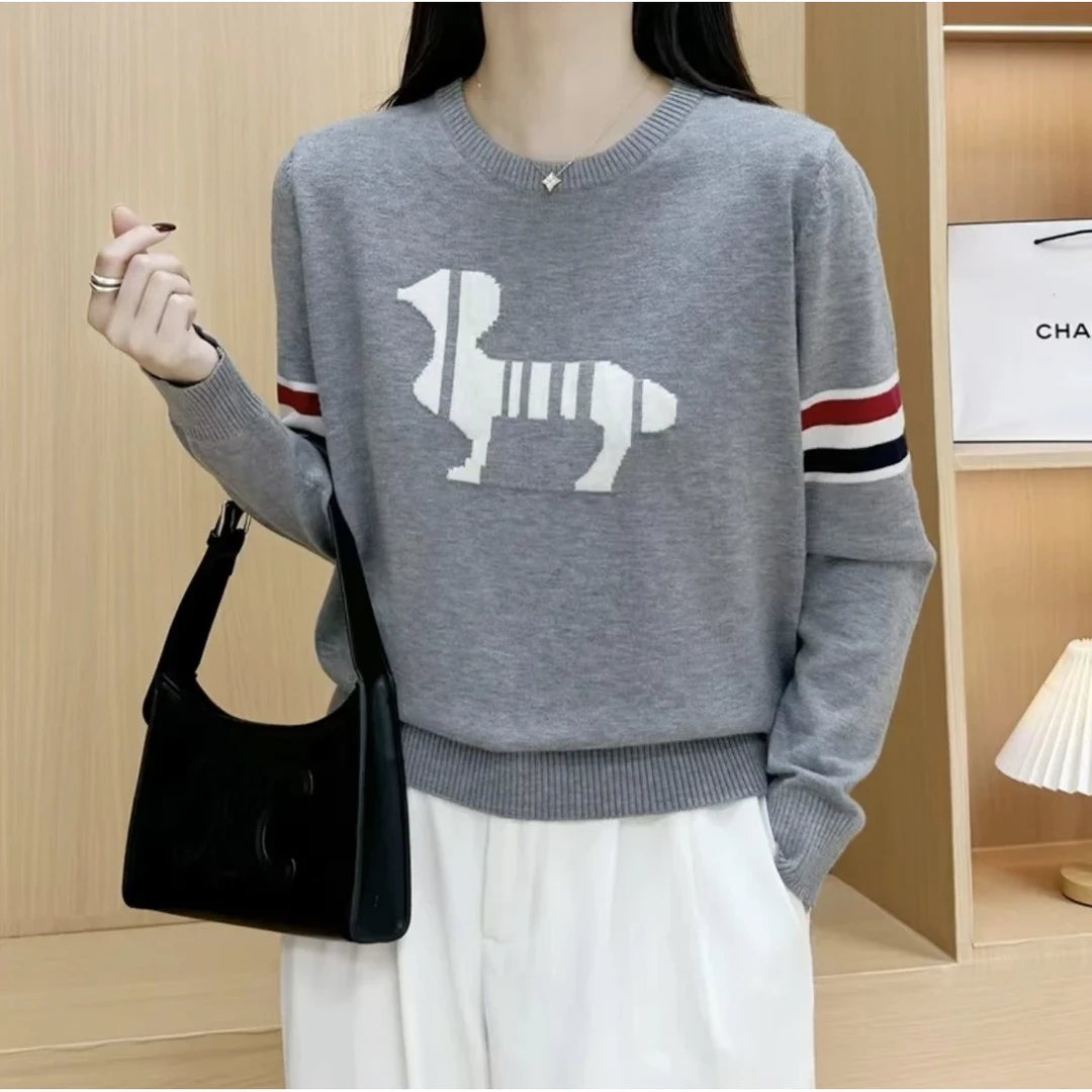 Y38白色腊肠狗秋冬新款针织套头宽松百搭