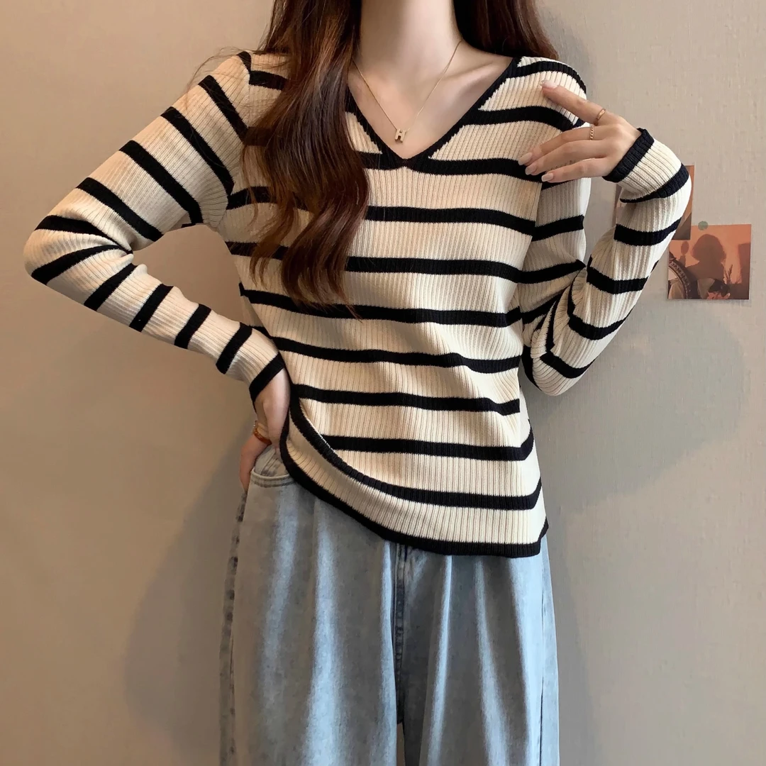 v领条纹针织衫上衣女2025春秋新款显瘦百搭长袖设计感打底衫毛衣D