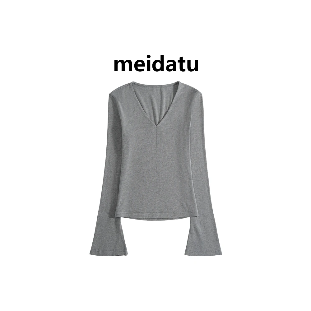 美哒兔(清版)（轻松出街）韩系极简v领微喇袖修身上衣（bk2855-1H）