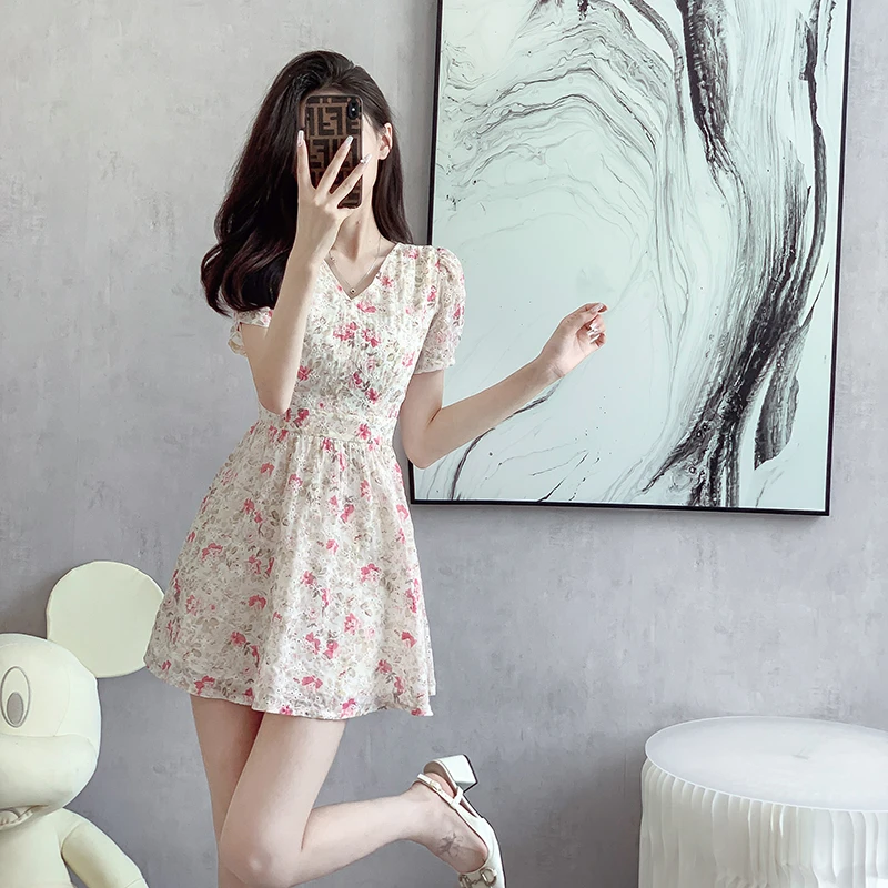法式碎花连衣裙短款2025新款夏装150cm155小个子显高气质搭配裙子
