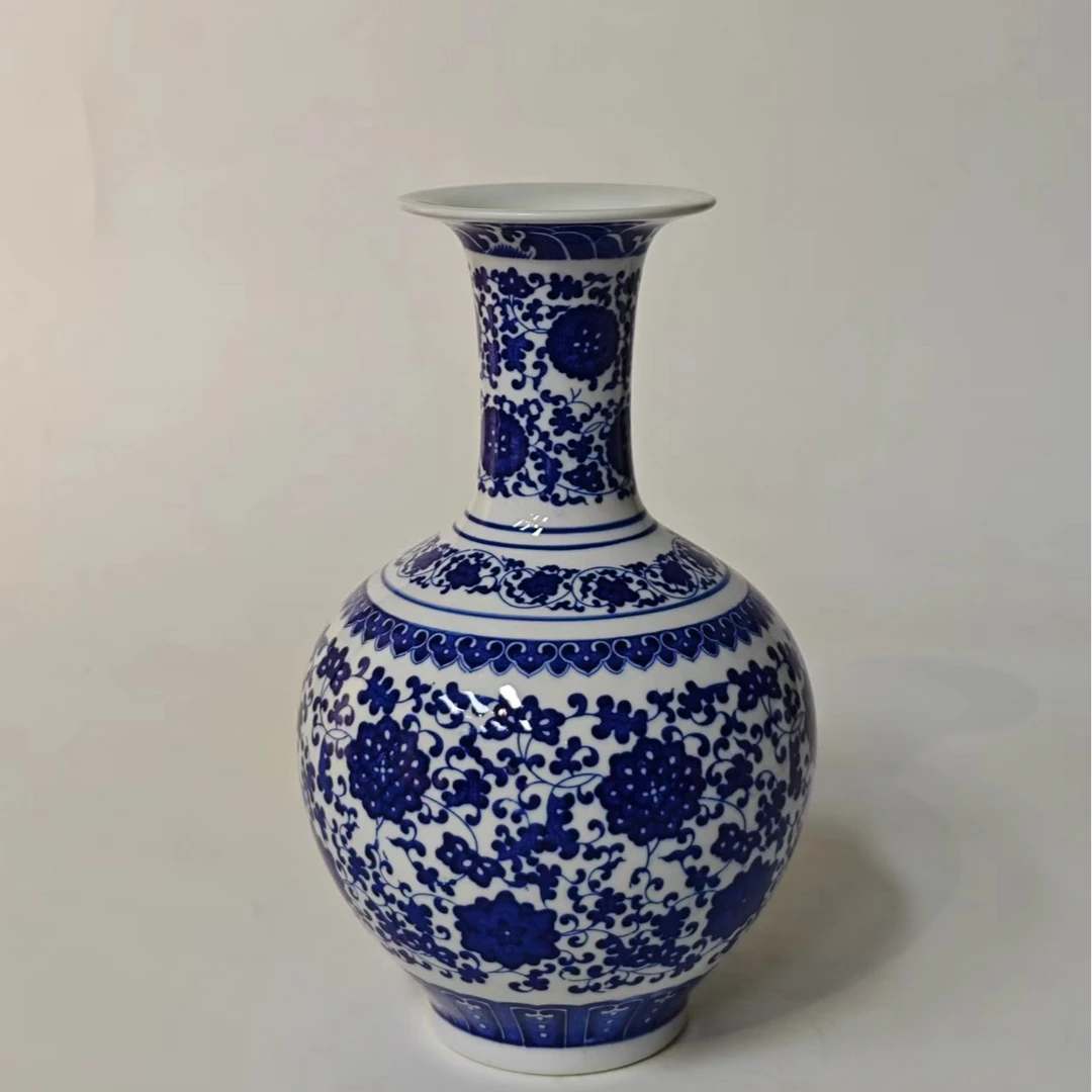 景德镇青花缠枝赏瓶2号