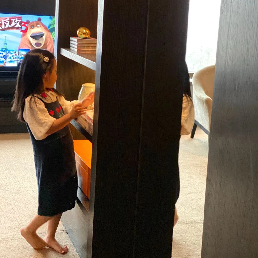 2025夏季新品女童刺绣白色针织短袖 /藏青色背带裙