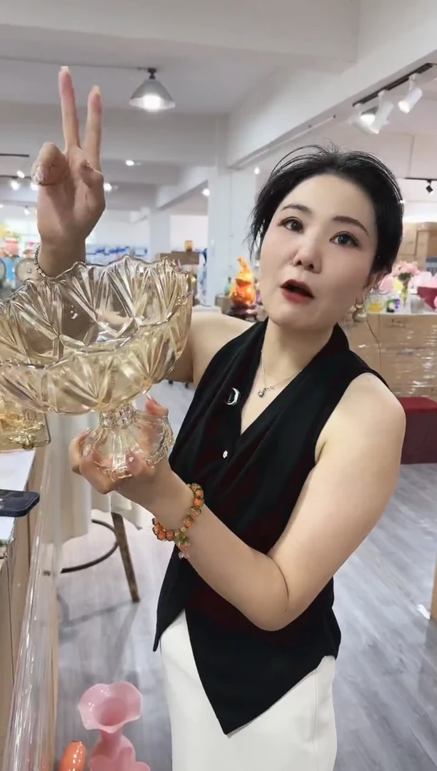 【闪购商品】瑞花瓶L-26晚