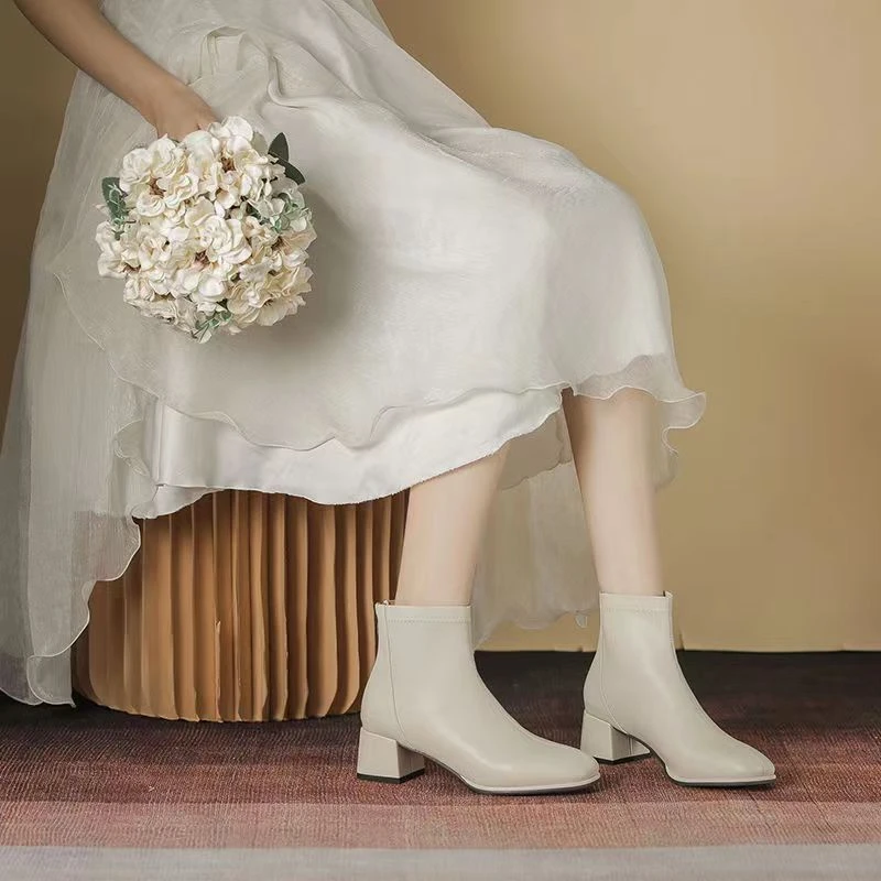 63678真皮粗跟瘦靴年秋冬新款百搭中跟气质短靴女中筒皮靴子