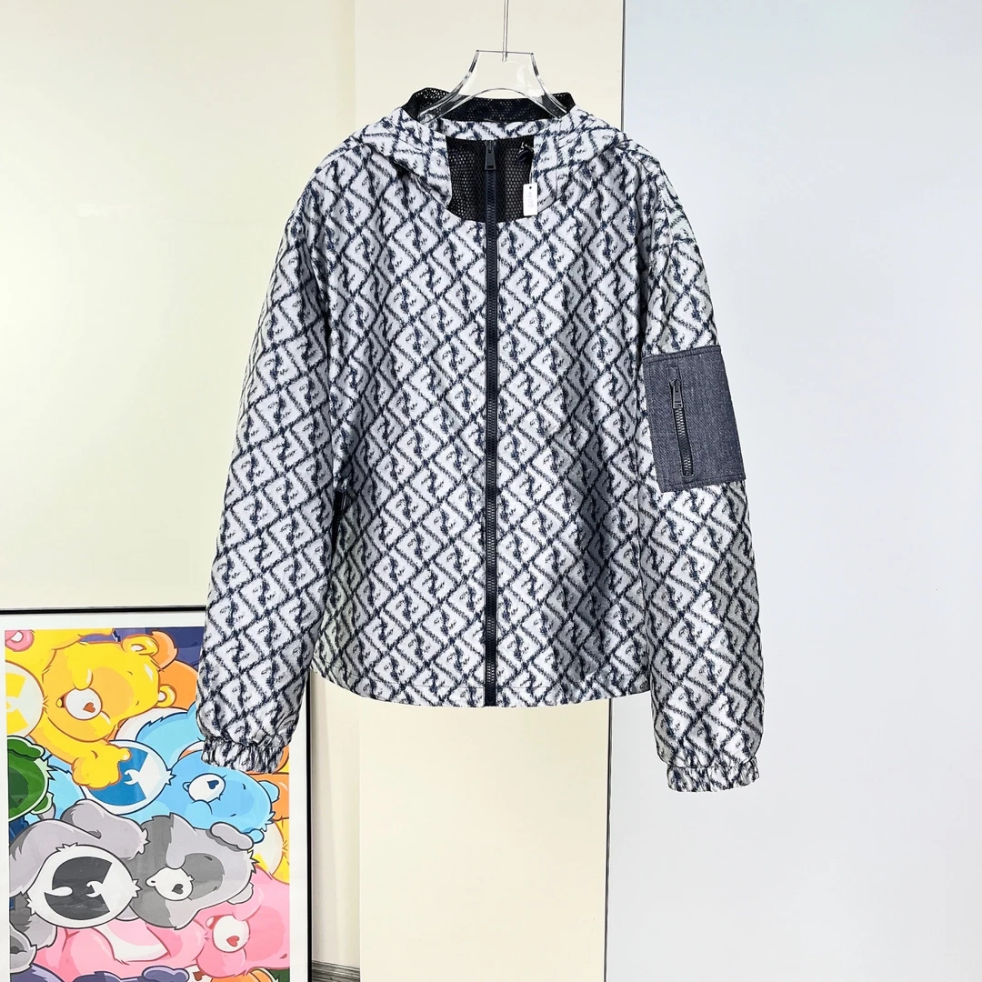 99新 FENDI/芬迪 连帽外套/52码/成色99/Xsp27179
