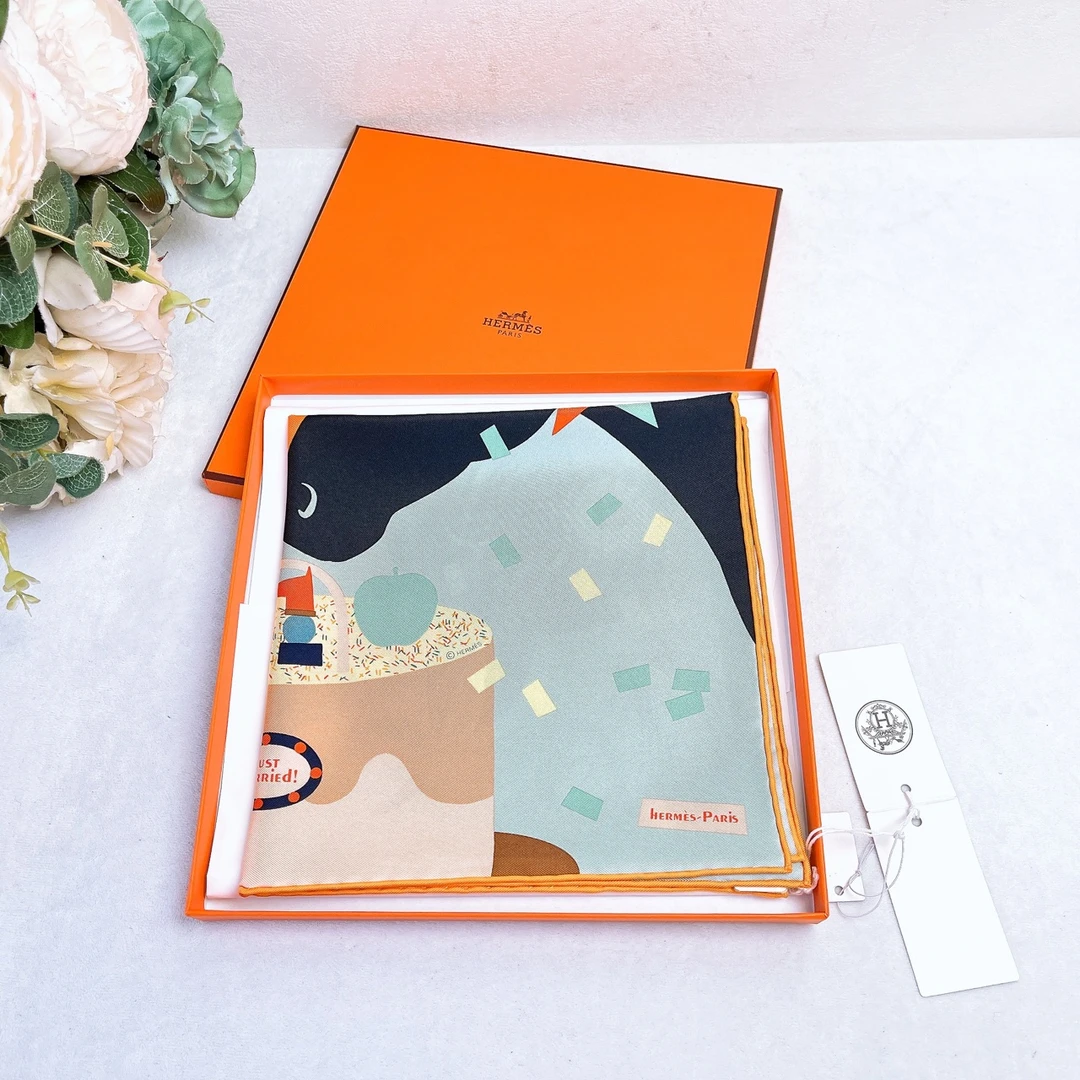 全新未使用 Hermes/爱马仕 方巾/尺寸：42*43cm /闲置/XspA1999