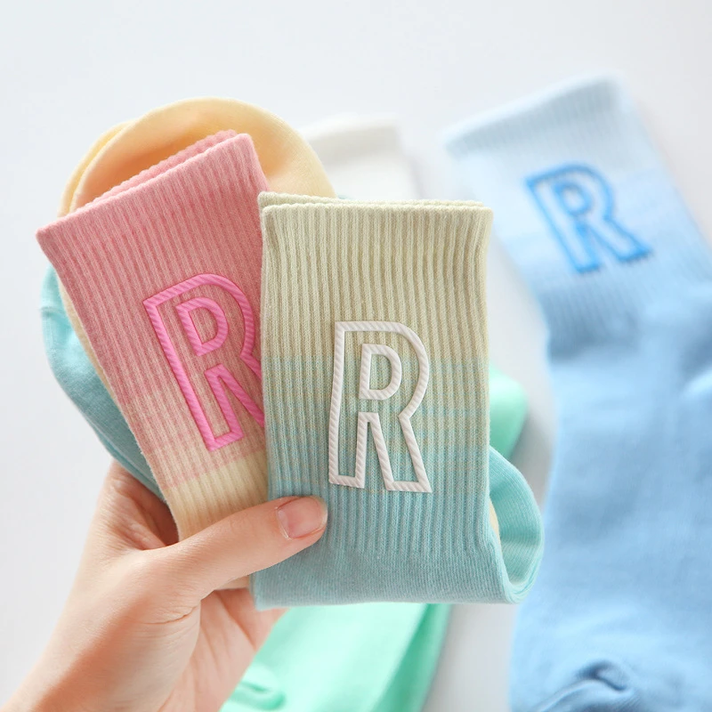 配鲨鱼裤的女款春秋季高弹字母R运动春夏女ins潮网红中筒袜外穿潮