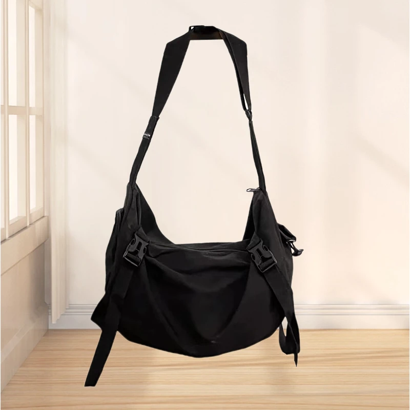 YAYA/鸭鸭时尚新品ins潮流百搭黑色斜挎包