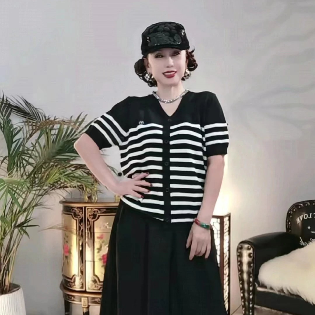 【嘉蔚推荐】时尚宽松条纹针织衫