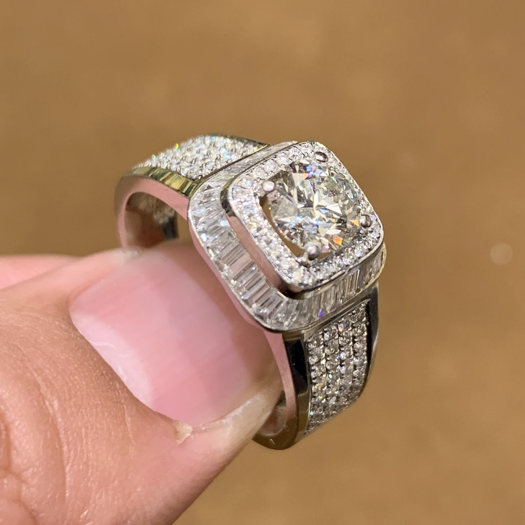 1.02ct钻石戒指 满钻豪镶